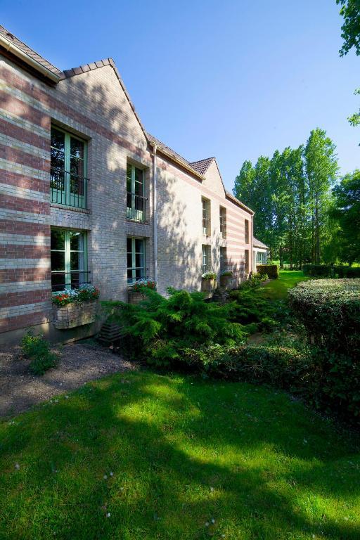 ホテル Le Domaine De Mombreux Lumbres エクステリア 写真